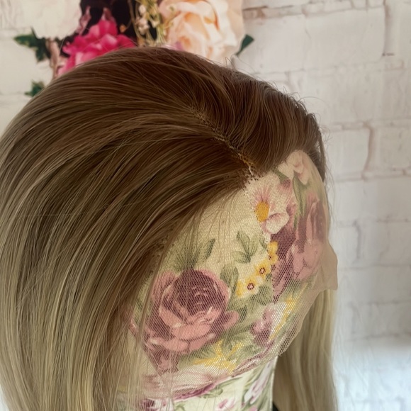 - ❌RESTOCKED❌ 24” BLONDE W:BROWN ROOT LACE-FRONT WIG - Picture 8 of 15
